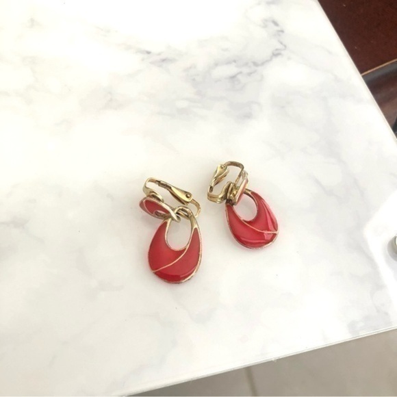 Vintage Clip On Earrings - Picture 1 of 3